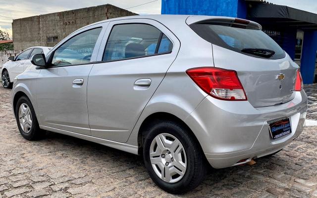 ONIX 2017 completo com apenas 33 mil km - Foto 3