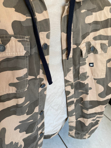 jaqueta dc camuflada