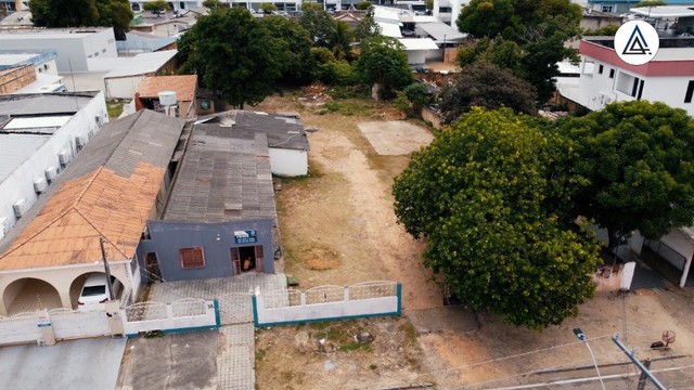 2100 m2 no centro da cidade. 