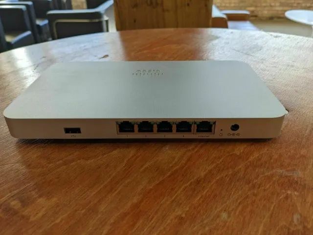 Aparelho de segurança Cisco Meraki MX67 - Foto 2