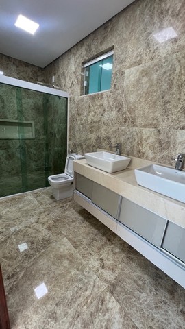 MARAVILHOSA CASA NOVA 5 QUARTOS , ALTO PADRÃO. - Foto 4