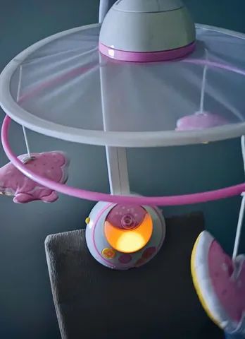 Mobile Chicco - COM PROJETOR E MÚSICA. Excelente estado - Foto 2