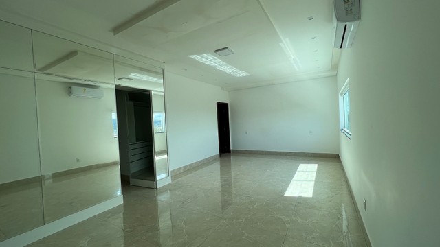 MARAVILHOSA CASA NOVA 5 QUARTOS , ALTO PADRÃO. - Foto 3
