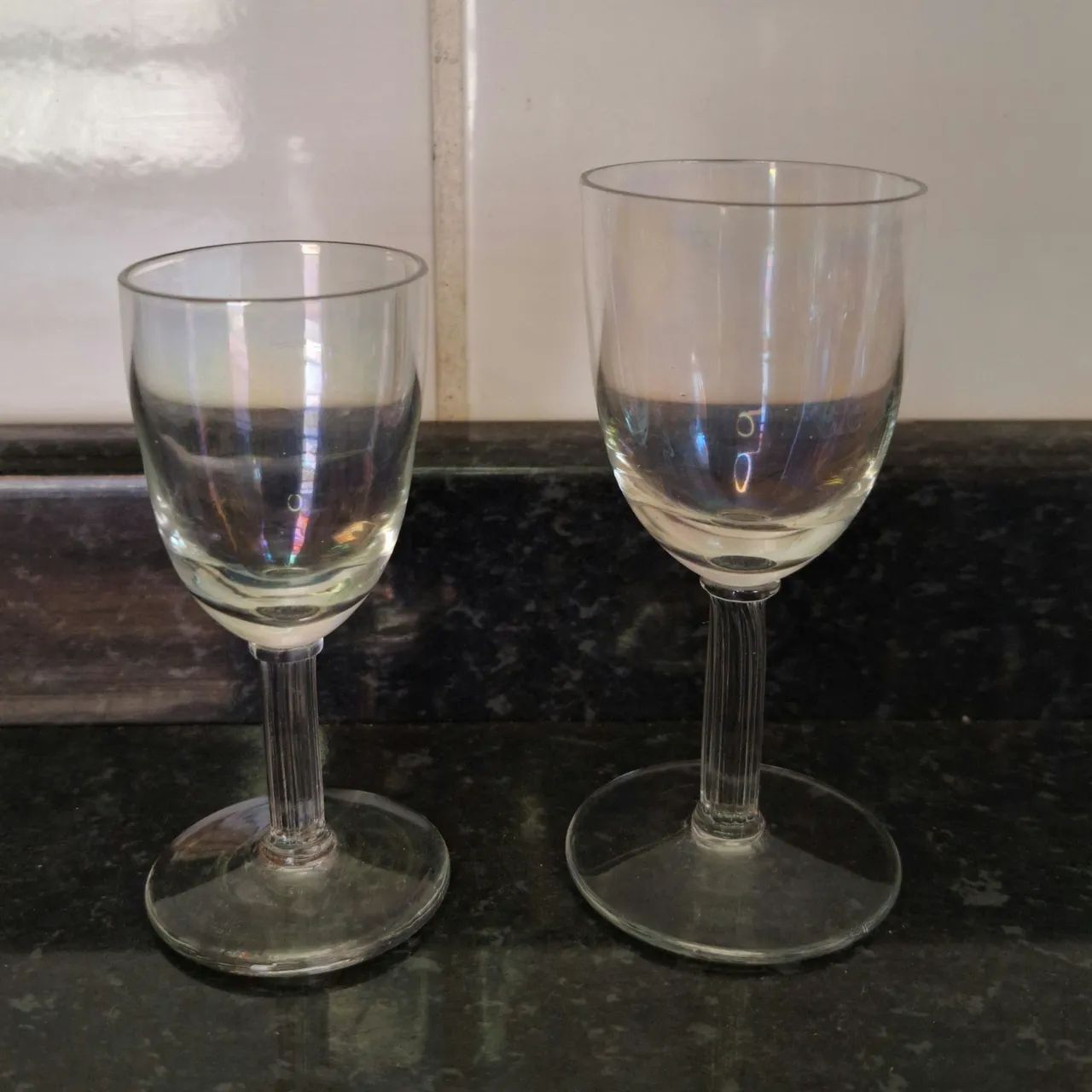 Conjunto de 14 Taças Licoreiras Vintage com Reflexo Iridescente Antigas  - Foto 3