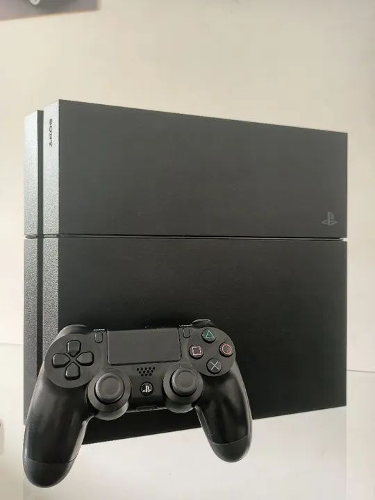 PS4 semi novo na caixa