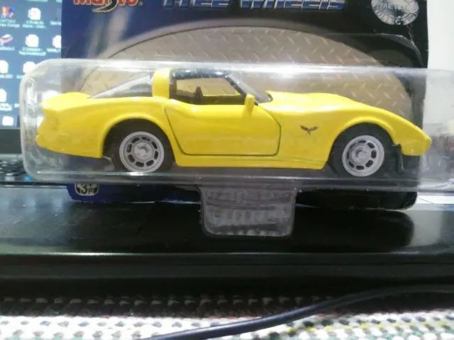 Miniatura Carro 1979 Corvette - Maisto Escala 1:39