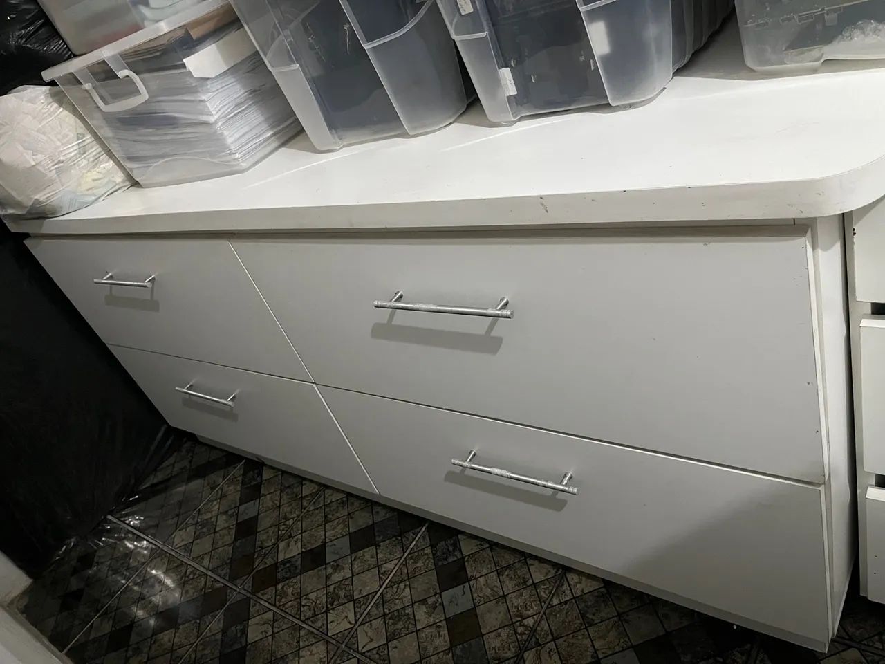 Móvel com 4 gavetas em MDF usado 