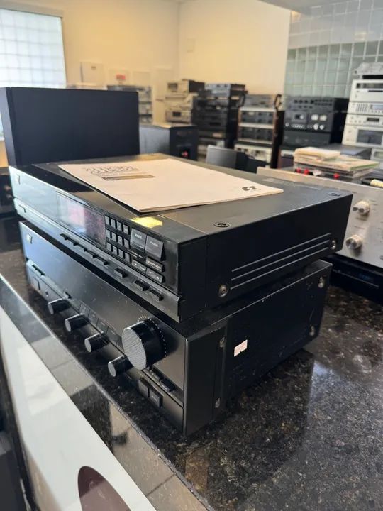 Conjunto de Som Estéreo Sansui Amplificador Integrado Au-X301 e Tuner Tu-X711
