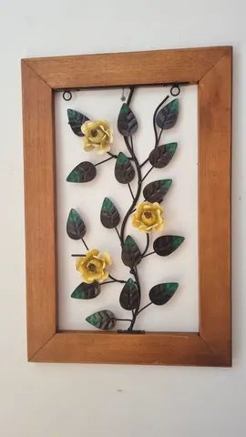 Quadro moldura com galho de rosas 