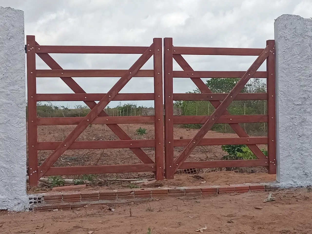 Porteiras troncos balança curral cobertura chama o melhor
