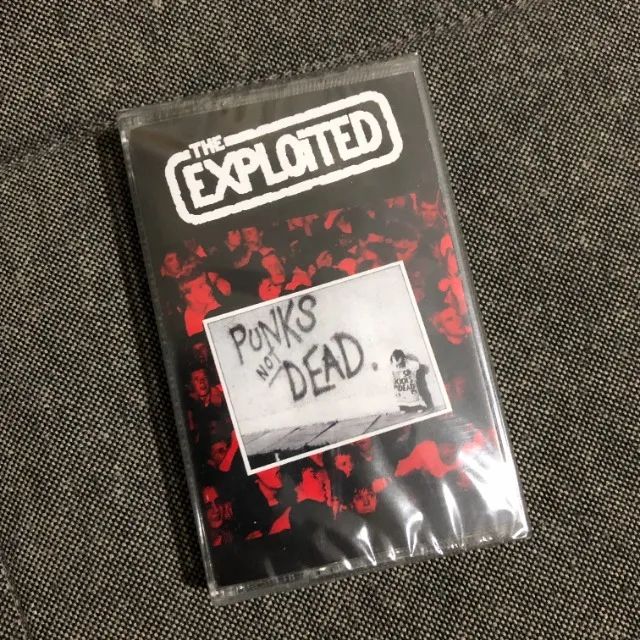 Lote 2 Fitas K7 Exploited - Punks Not Dead + Troops / Novas Lacradas Punk Rock - Foto 2