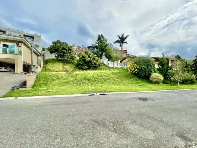 Venha conhecer este maravilhoso lote localizado no centro do condomínio Village Los Angele