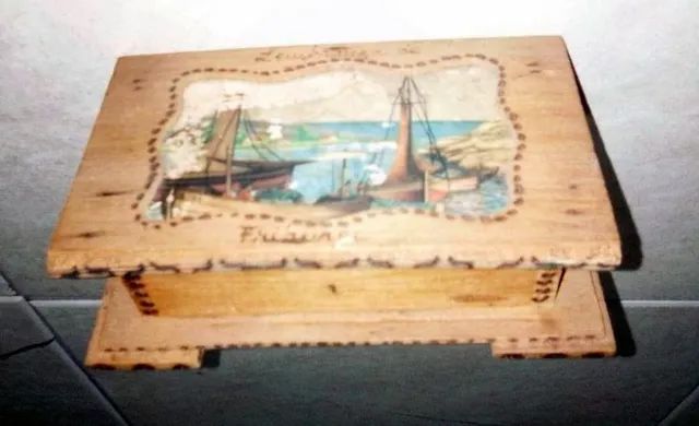 Antiga Caixa Lembrança de Friburgo(Item para Colecionador ou Decoração)  - Foto 2