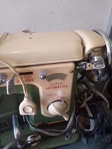 Máquina de costura antiga  - Foto 3