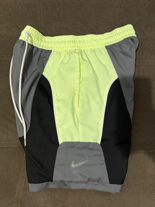 BERMUDA DA NIKE, TAMANHO (M) EDIÇÃO LIMITADA !!
