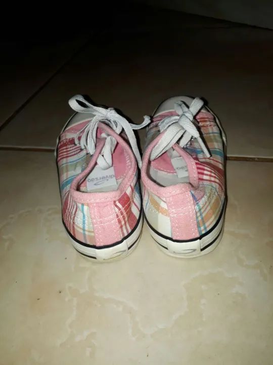 Tênis infantil feminino N° 27 (Troco por carregador Samsung original de Tipo C preto) - Foto 3