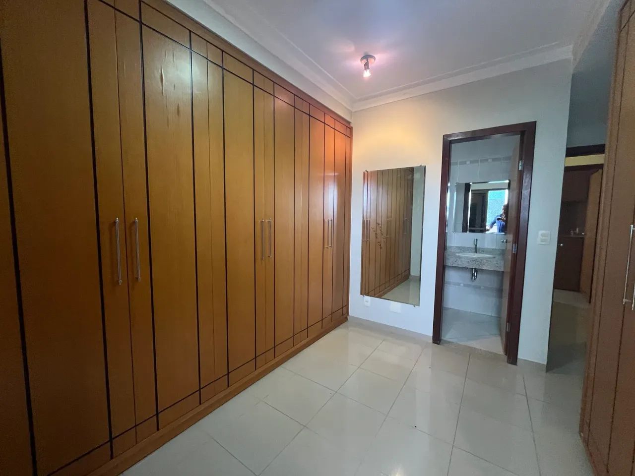 Apartamento 03 Suites plenas com armários e escritório (incluso condomínio e água) - 204 S - Foto 6