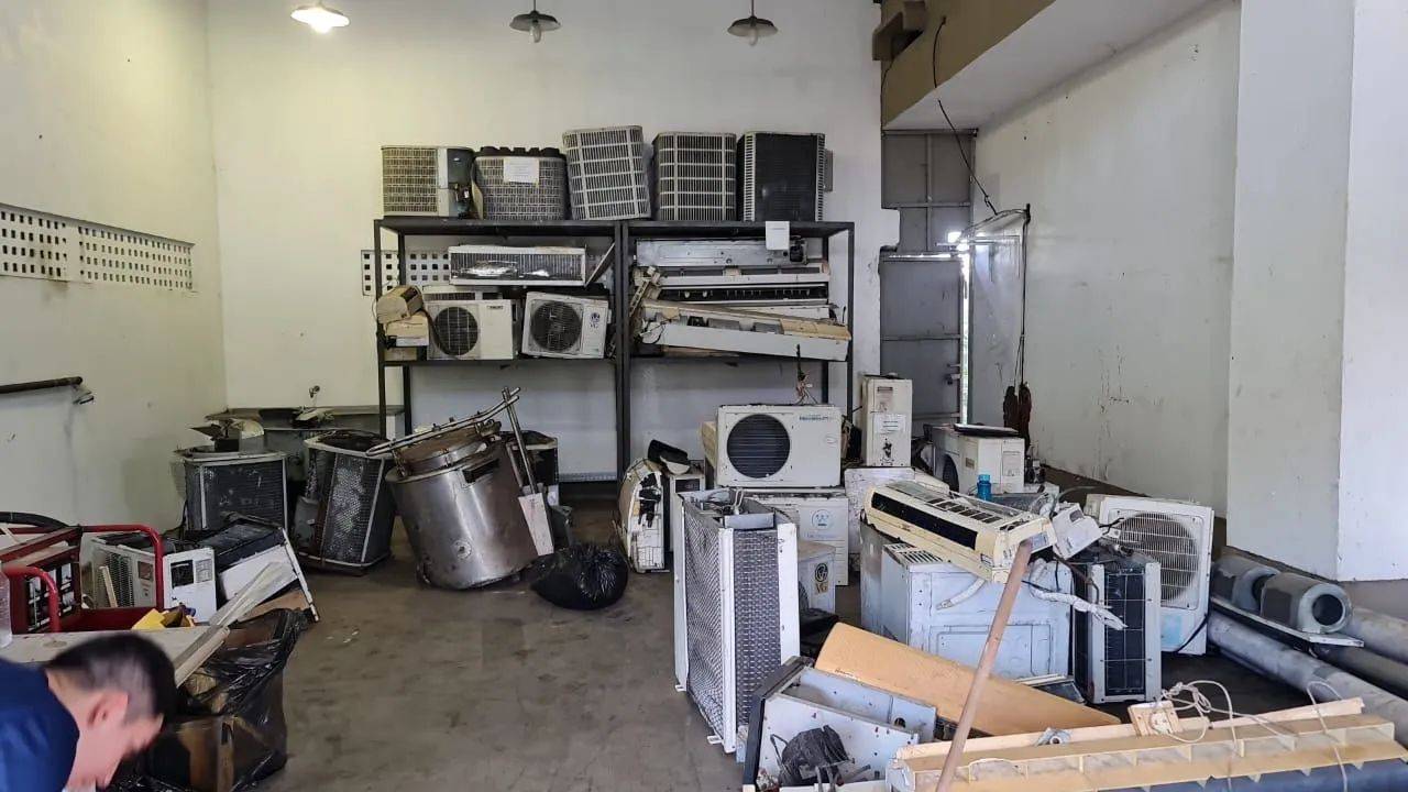 Compro ar condicionado com defeito Queimado velho com avaria.  - Foto 2