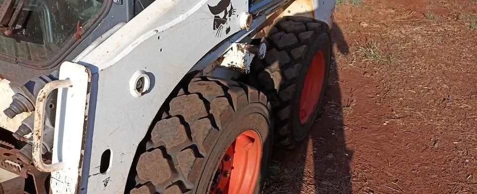 Mini carregadeira Bob Cat S450 Ano 2018 - Foto 3