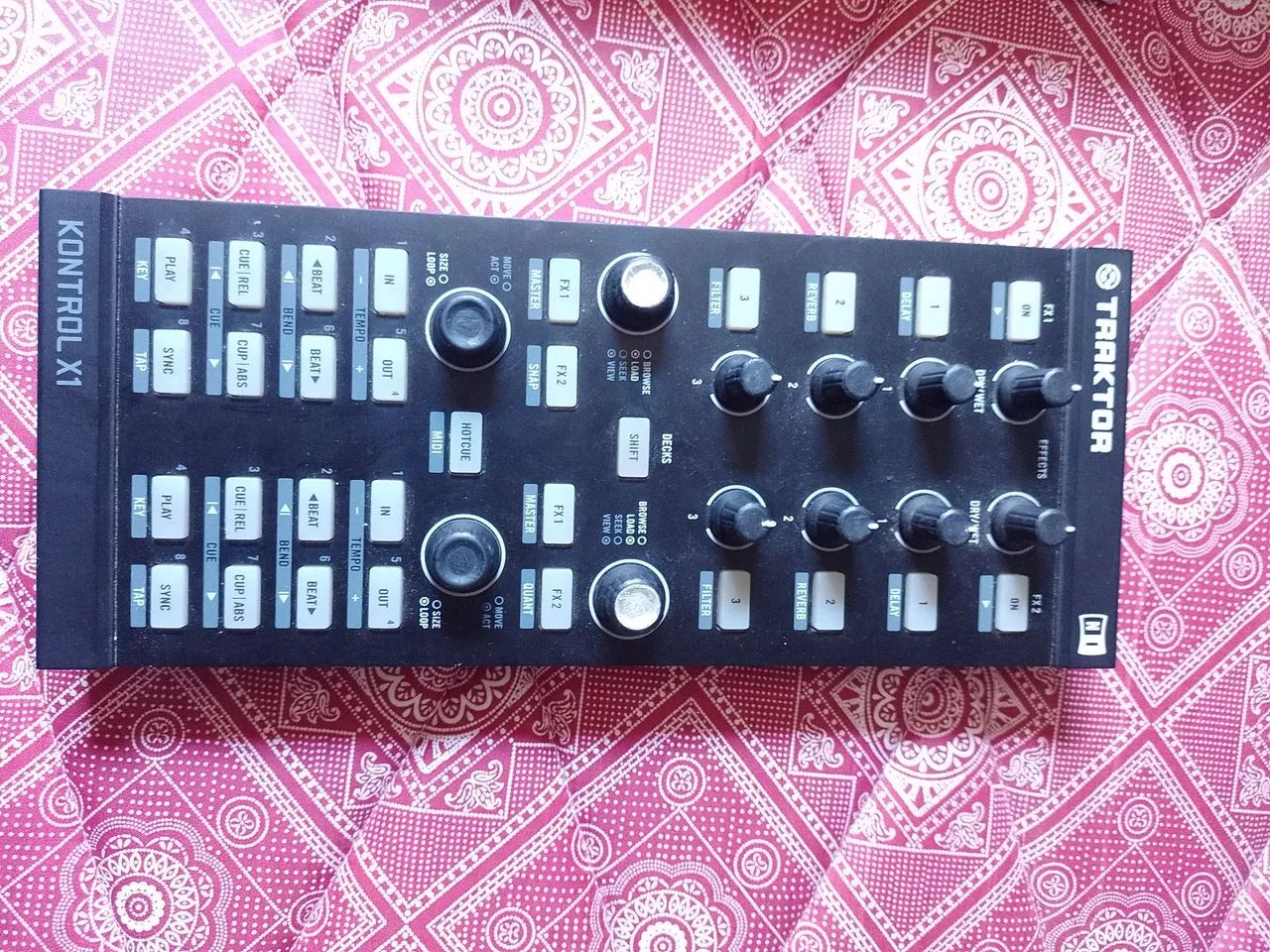 Mesa de DJ Traktor Kontrol X1 e Kontrol F1 e Traktor audio 2 + bag - Foto 2