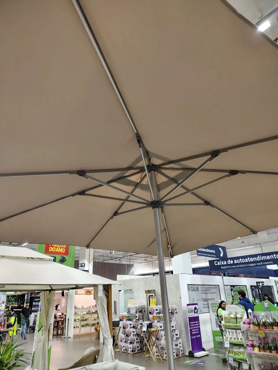 ombrelone 285x285 com led naterial bege alumínio  - Foto 2