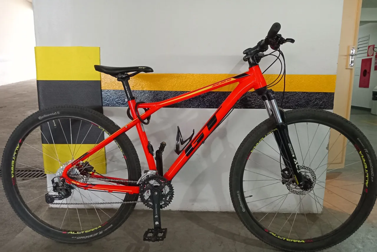 Bicicleta GT Avalanche Aro 29