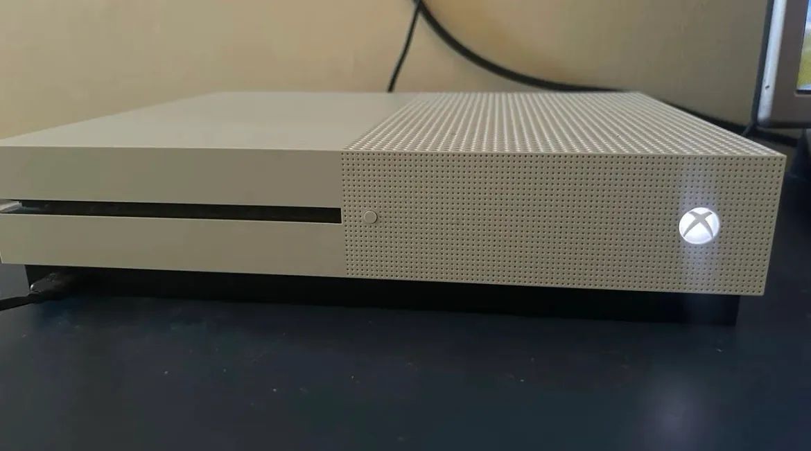 Xbox one 1TB HD novo 