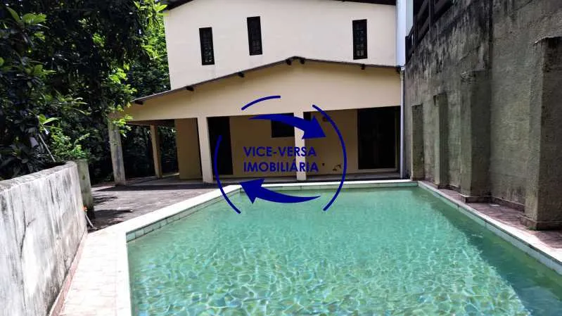 Sítio em meio à exuberante Mata Atlântica! 12.000m², ótima casa, com piscina.