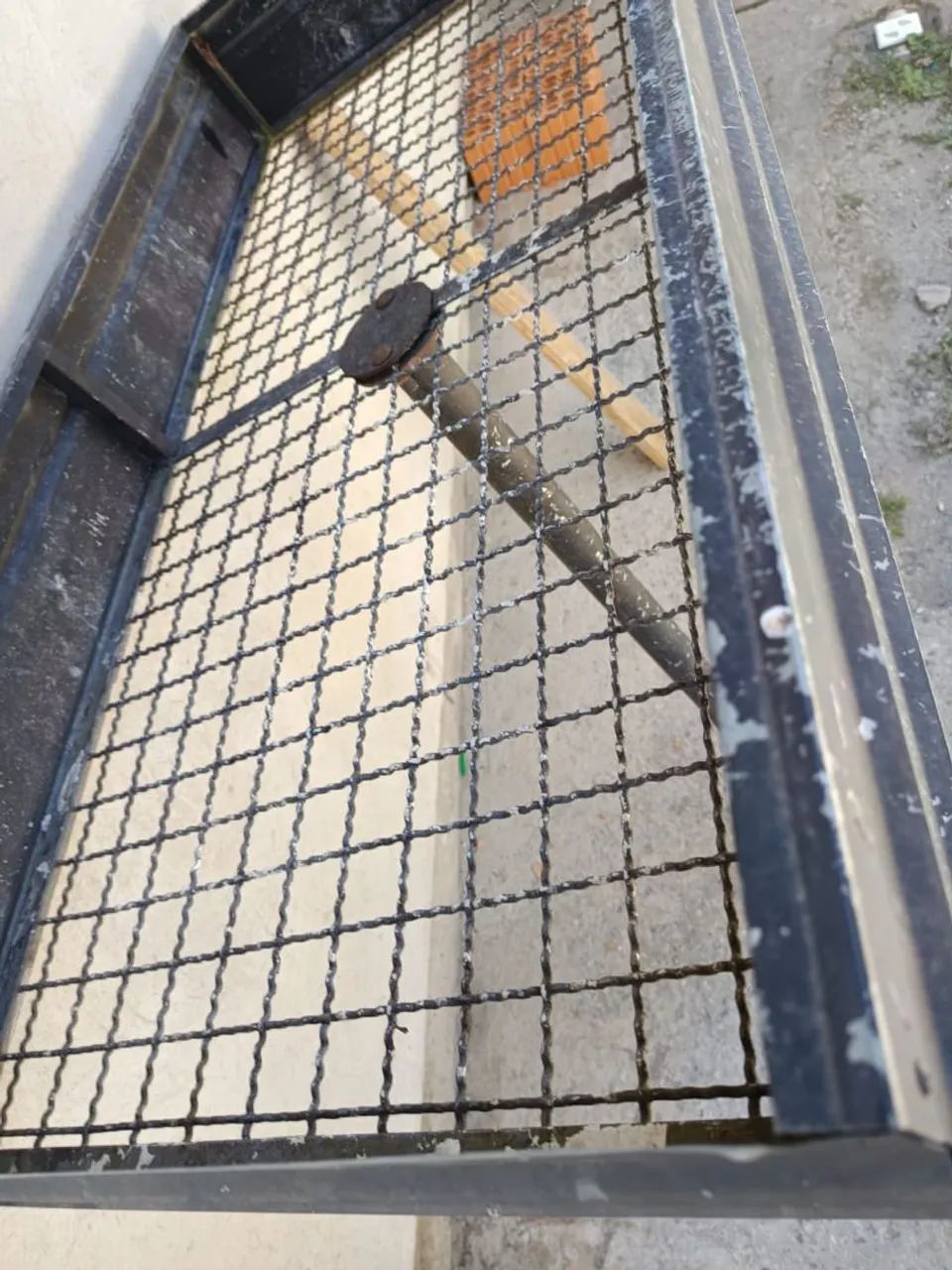 Portão e lixeira64175979651330120