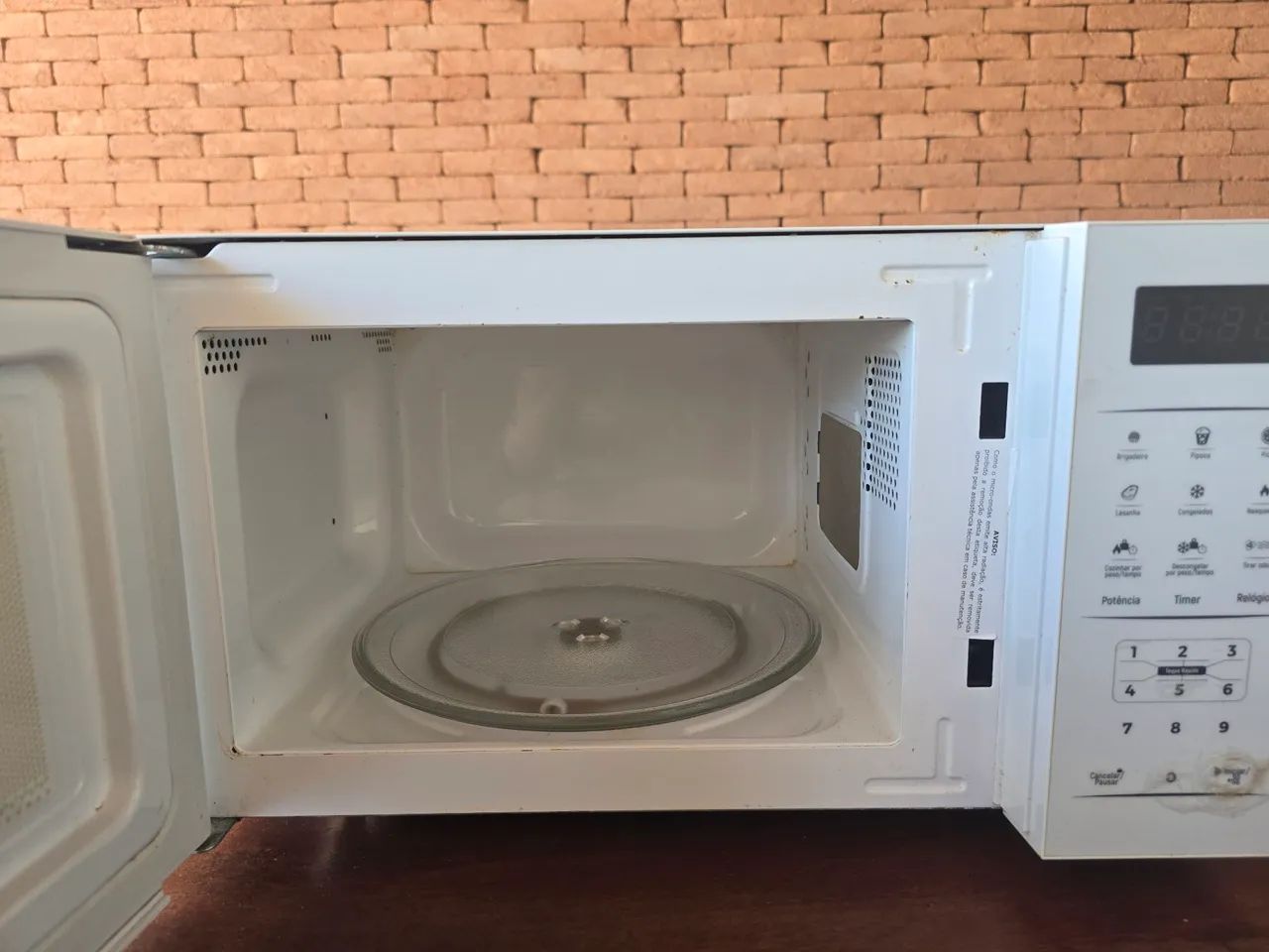 Micro-ondas Britânia semi novo - Foto 2