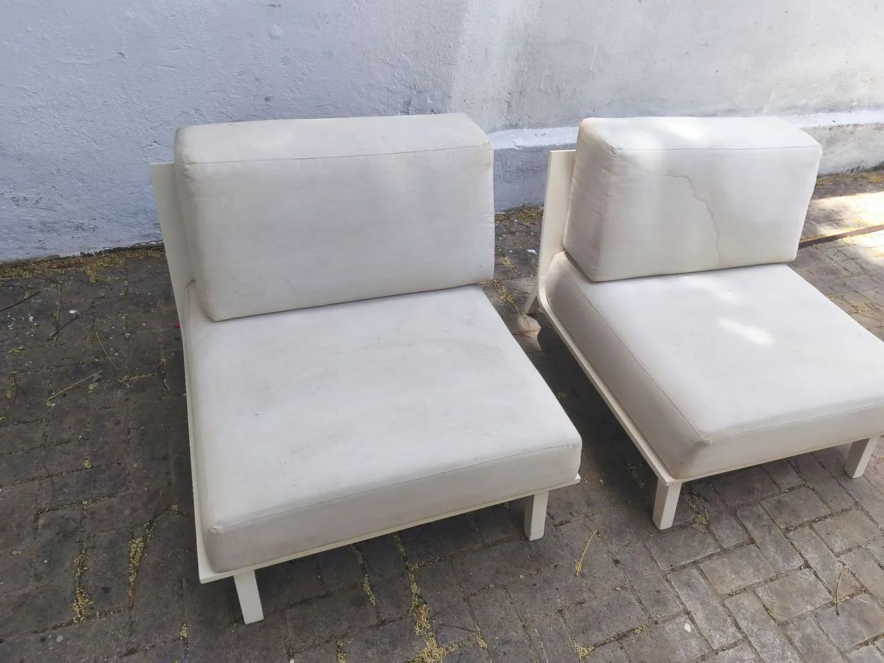 2 large armchairs64960525293825122
