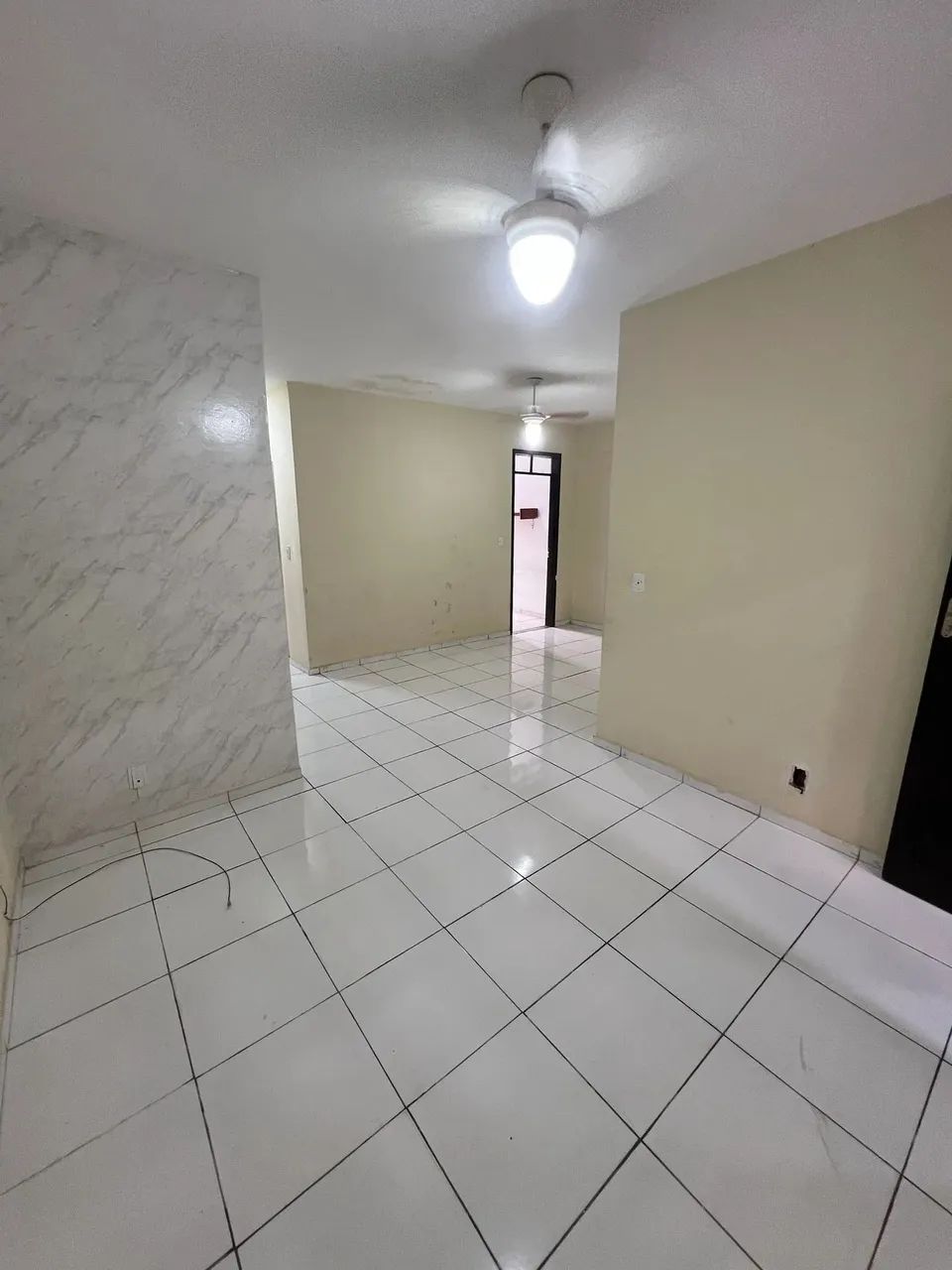 Vendo Casa Solta, 3 quartos, 3 WC, 2 vagas, Portão Eletrônico, terraço e quintal, Cohab An