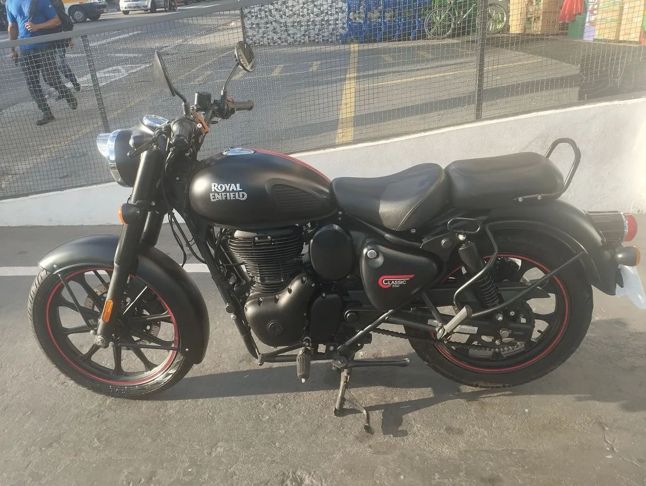 Royal Enfield Classic Dark 350 / Ano 2025 / Garantia de Fábrica 