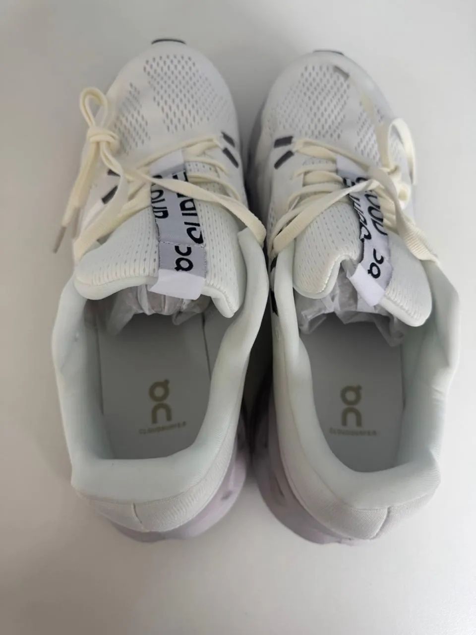 tênis on running - cloudsurfer 7 43 - Foto 5