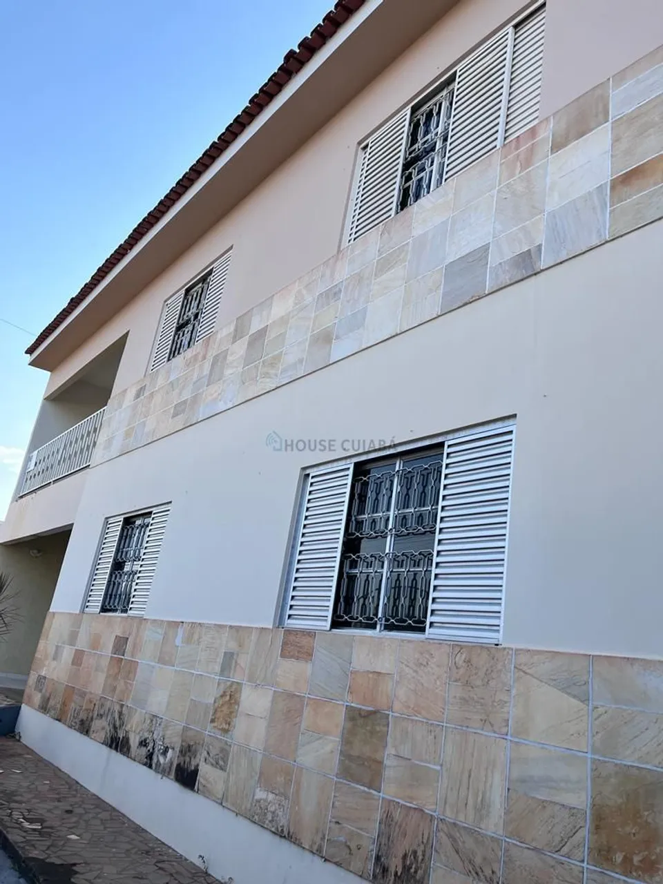 Vendo sobrado próximo ao centro em Jaciara