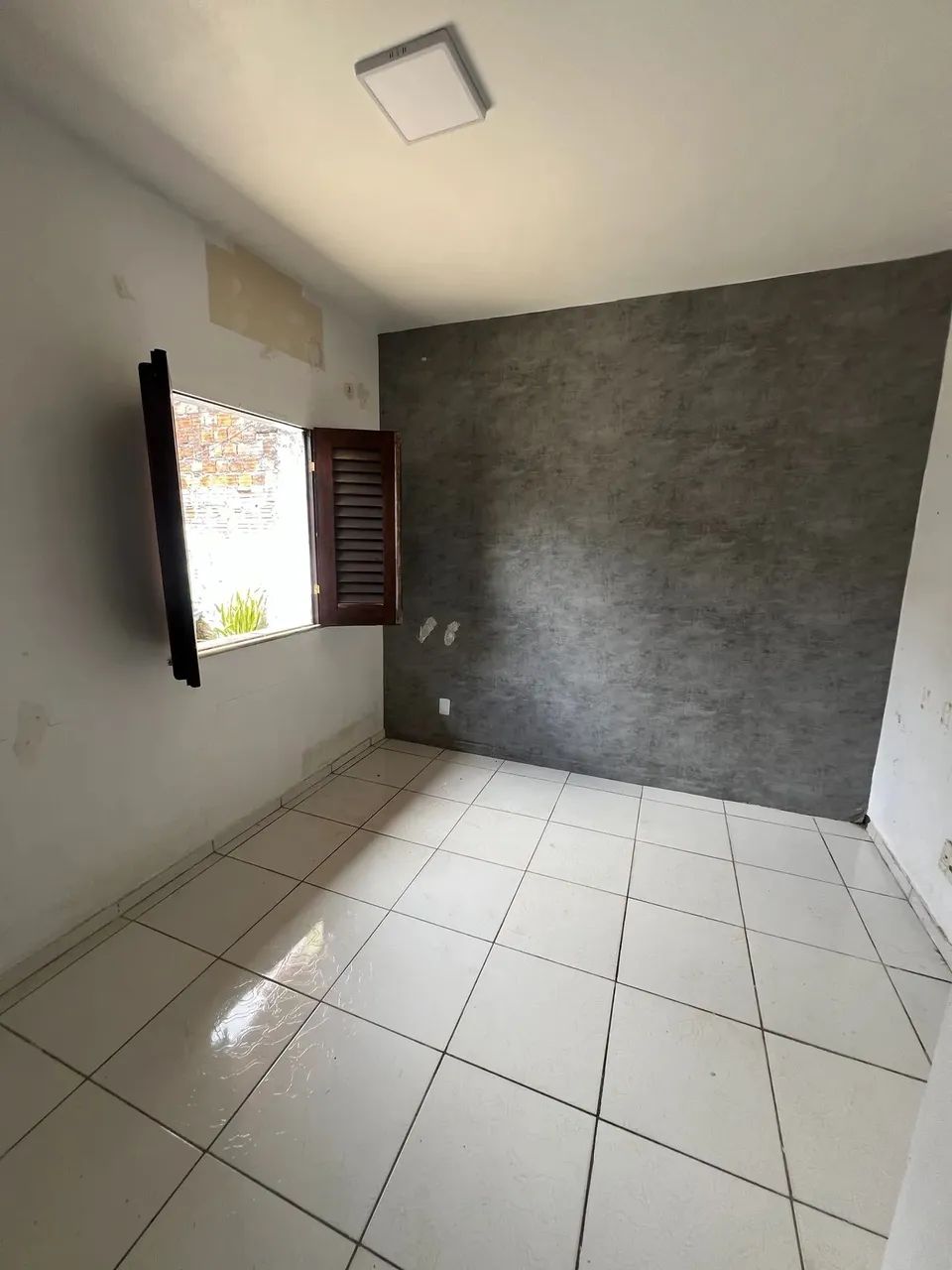Vendo Casa Solta, 3 quartos, 3 WC, 2 vagas, Portão Eletrônico, terraço e quintal, Cohab An - Foto 5