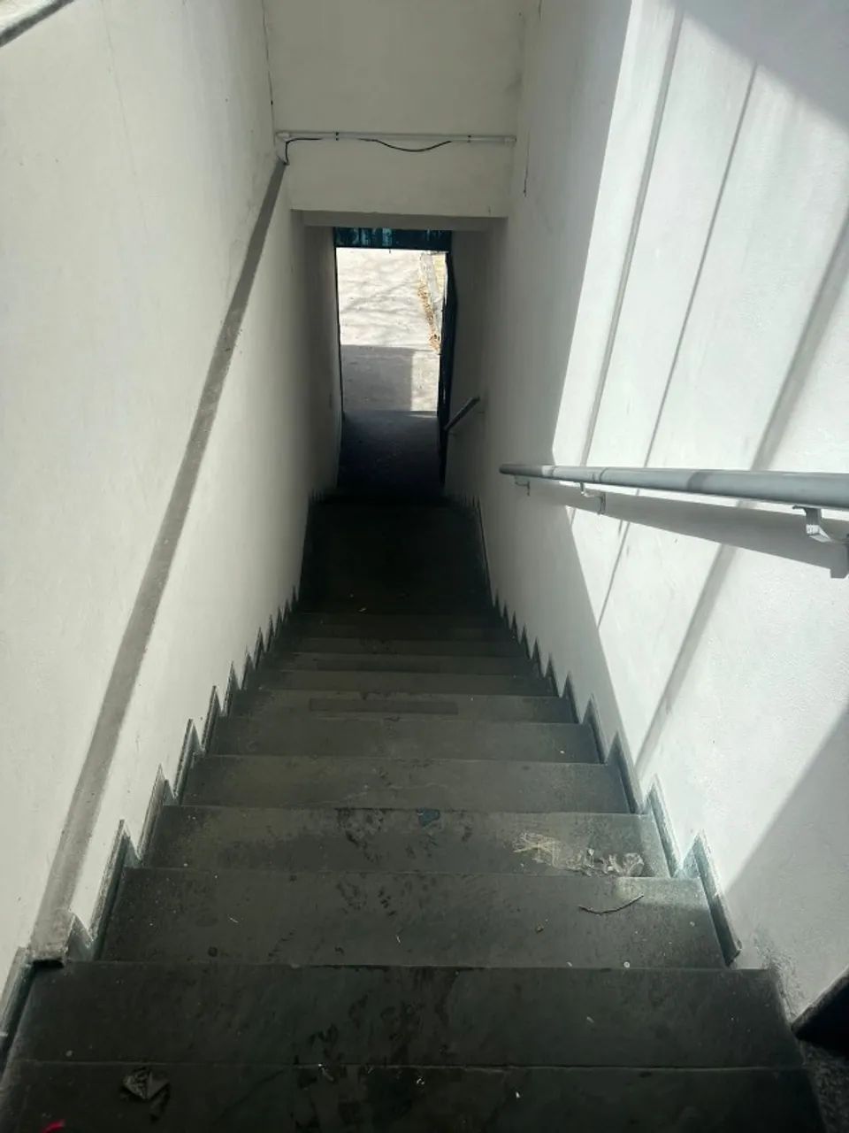 ALUGA-SE PRÉDIO COMERCIAL COM 3 ANDARES DE 242m² - COLUBANDÊ - Foto 5