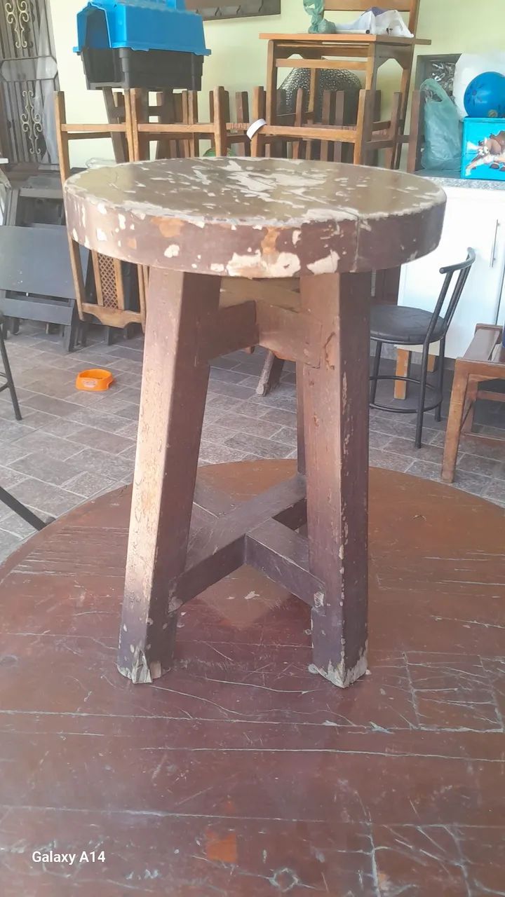 Mesa e 4 banquetas em madeira maciça - Foto 3
