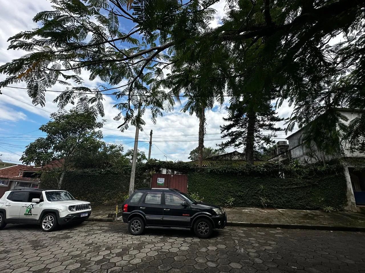 CASA COM ÓTIMO TERRENO A VENDA EM MURIQUI 