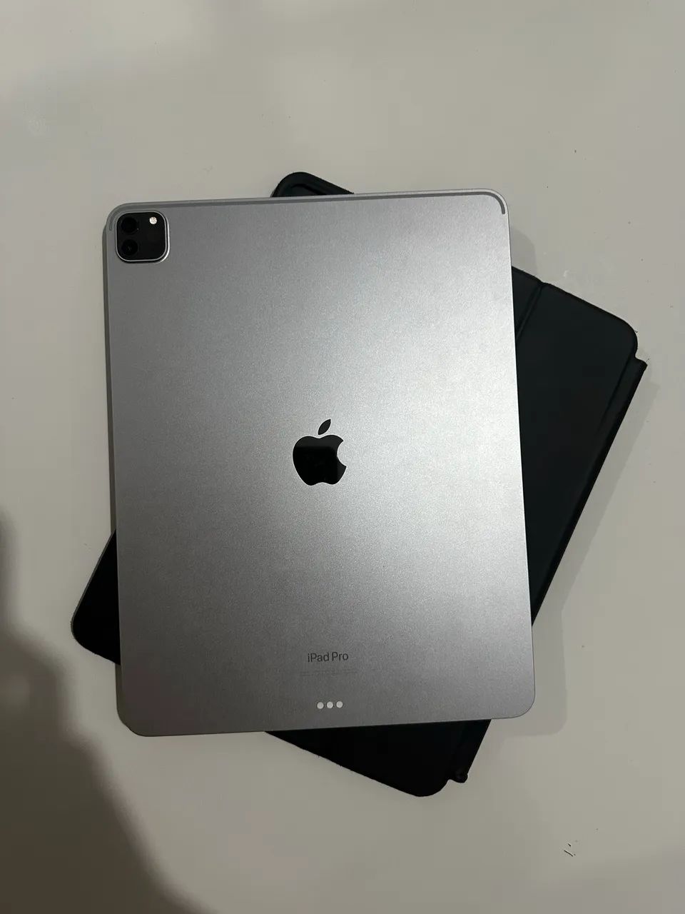 iPad Pro 12.9 - 6ª Geração (128GB) | Estado de Novo + Teclado Magnético