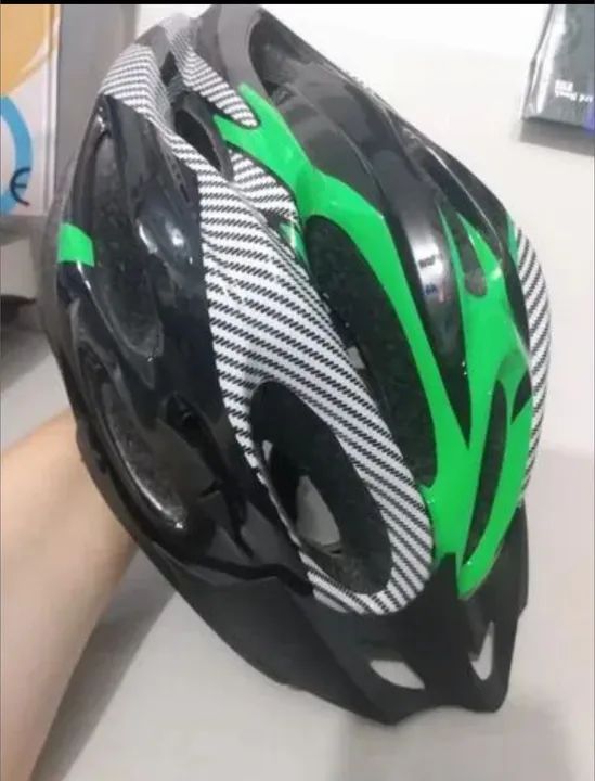 Capacete de Ciclistas ajustáveis com viseira. - Foto 3