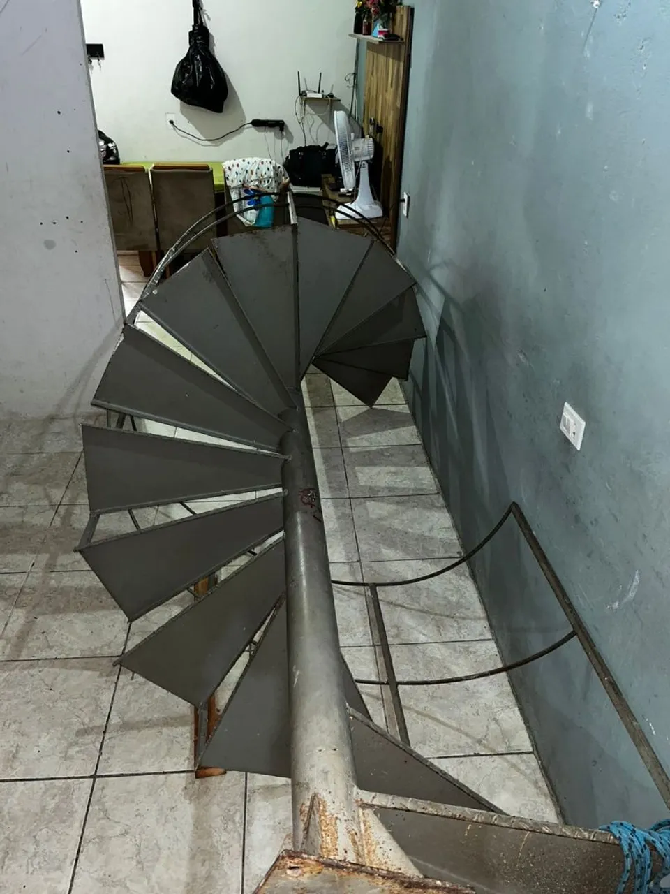 Escada Caracol Metálica Robusta