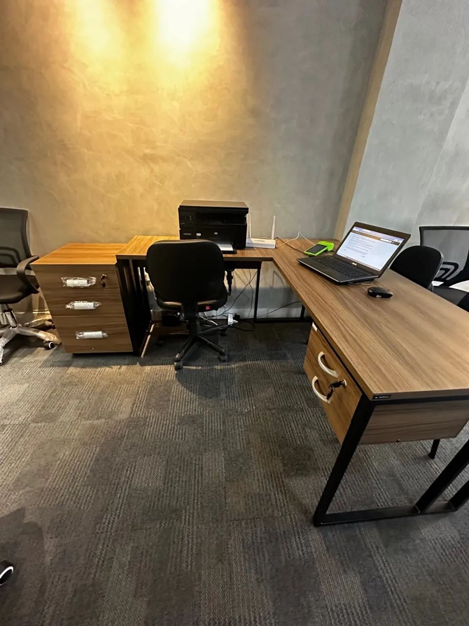 Mesa de Escritório em L com Gaveteiro - LOJA IKONMIXOFFICE  - Foto 4