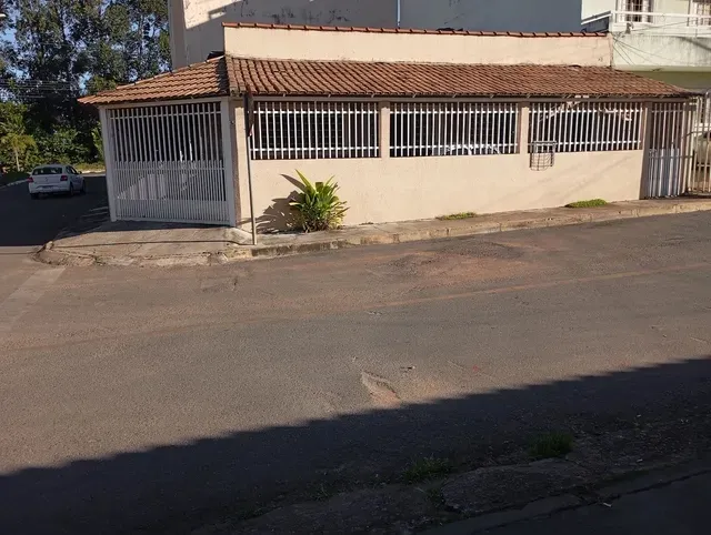 IMPERDIVEL! URGENTE! Linda casa de esquina no Riacho Fundo I! qn 1! 200m²! 3Suítes! Confir