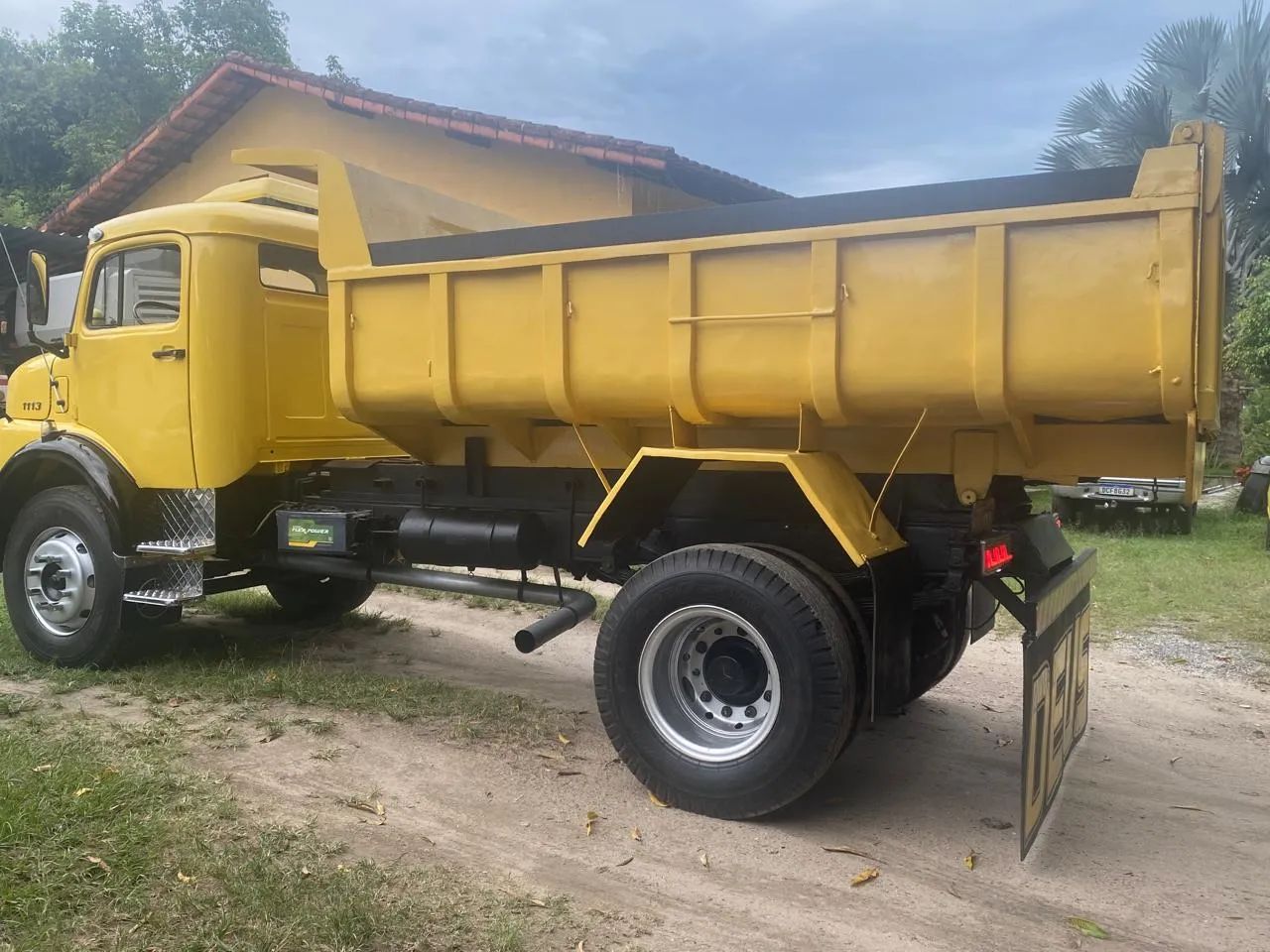 Caminhão caçamba Mercedes-Benz 1113 - Foto 5