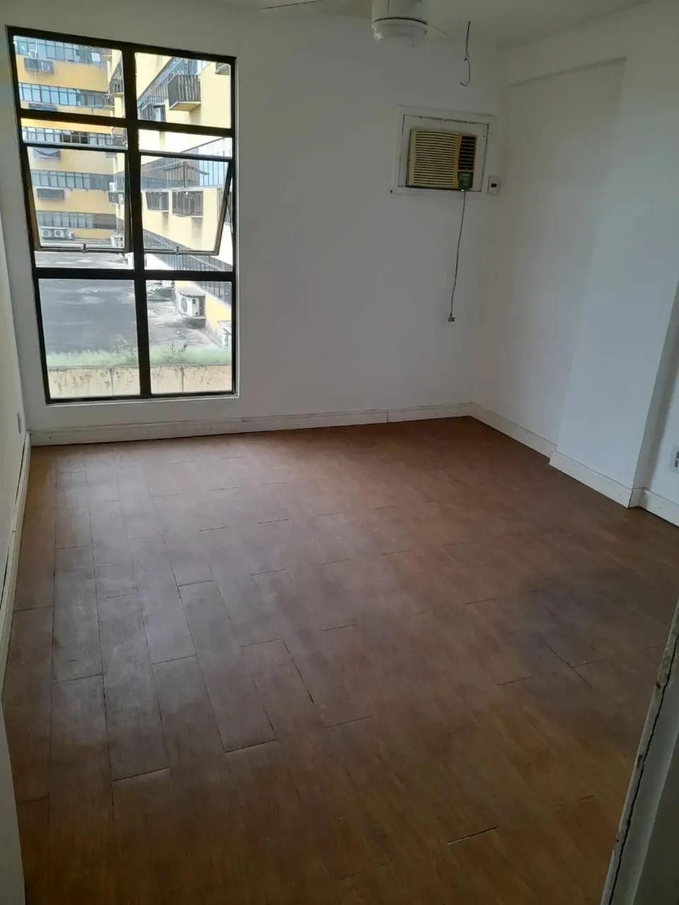 Imóvel para aluguel possui 347 metros quadrados com 1 quarto