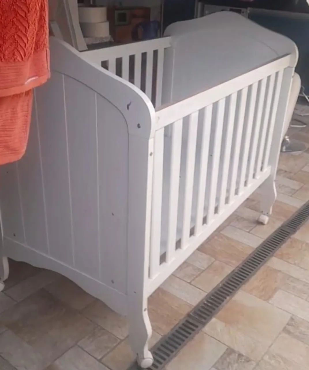Berço branco para bebê