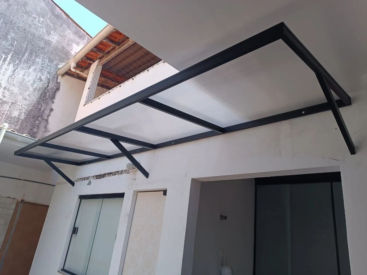 Toldos com diversos modelos 