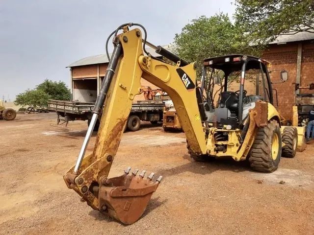 Retroescavadeira Cat 416 ano 2014