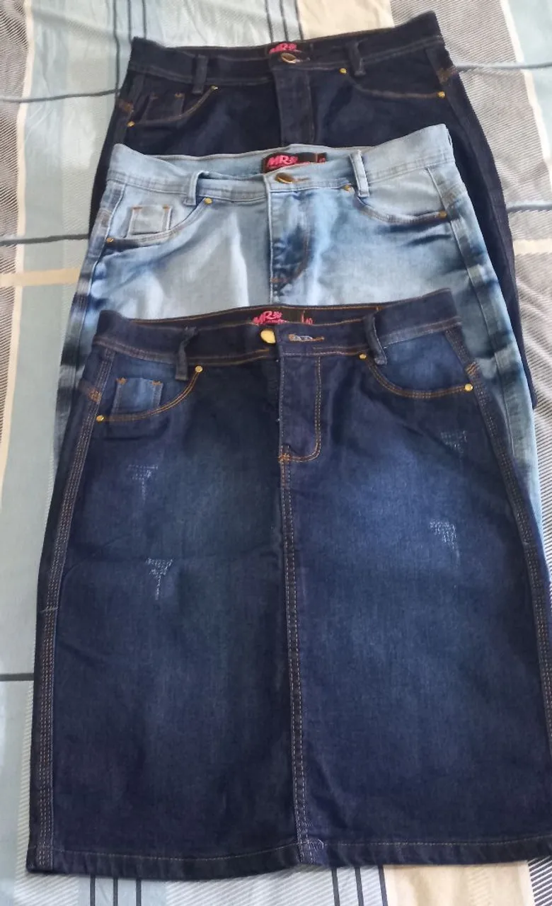 3 saias Jeans tam 40 veste 36 ou 38 forma Pequena